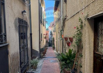 Edificio all\'aperto - Casa indipendente VIA LEON PANCALDO
 
26, Alassio - foto 4