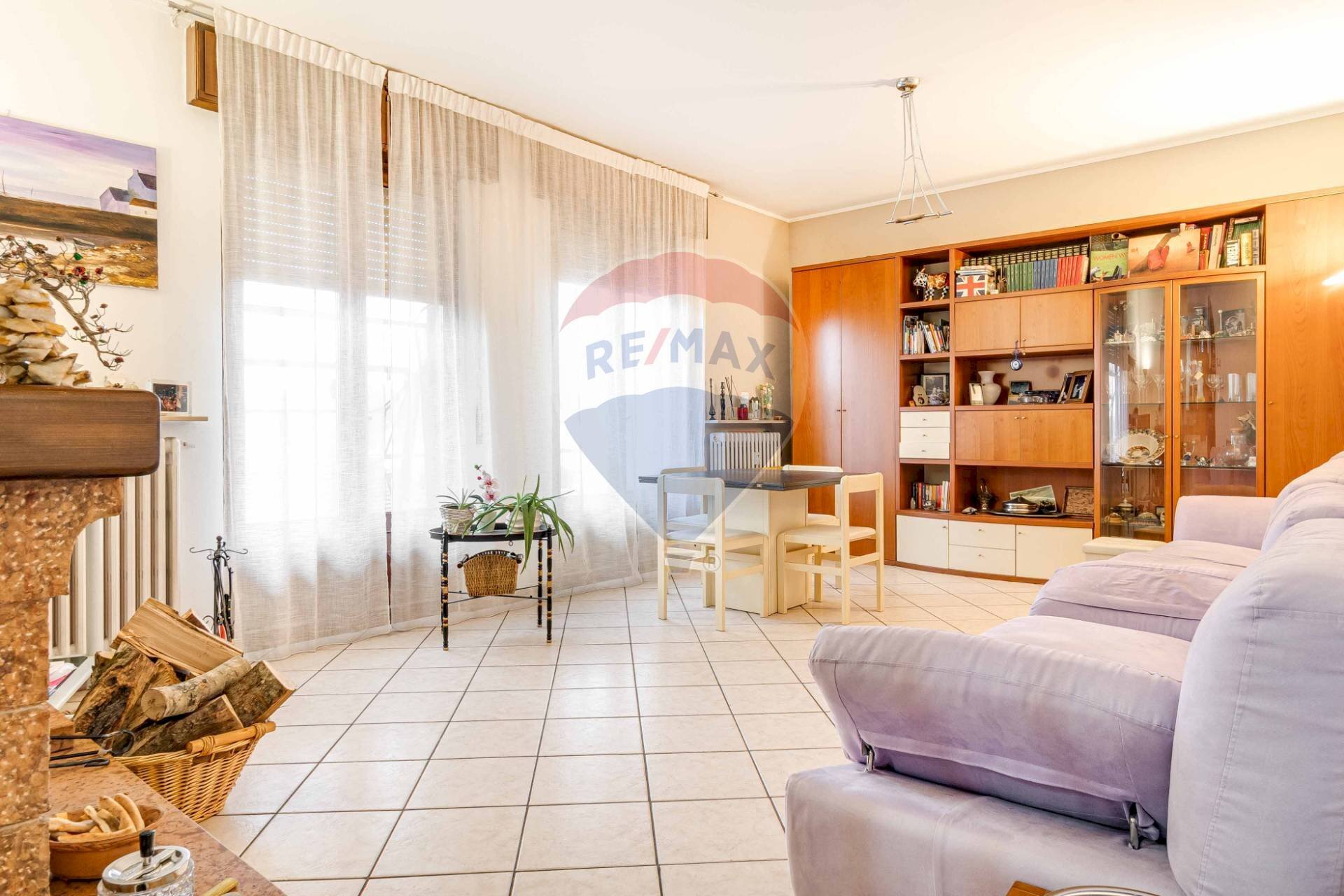 Soggiorno - Quadrilocale VIA CAMPO DEI FIORI
 
53, Gallarate - foto 2