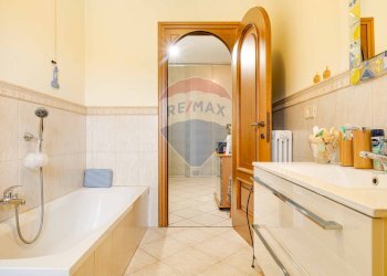 Bagno - Quadrilocale VIA CAMPO DEI FIORI
53, Gallarate - foto 15