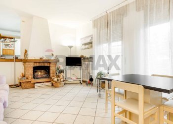 Sala da pranzo - Quadrilocale VIA CAMPO DEI FIORI
 
53, Gallarate - foto 2