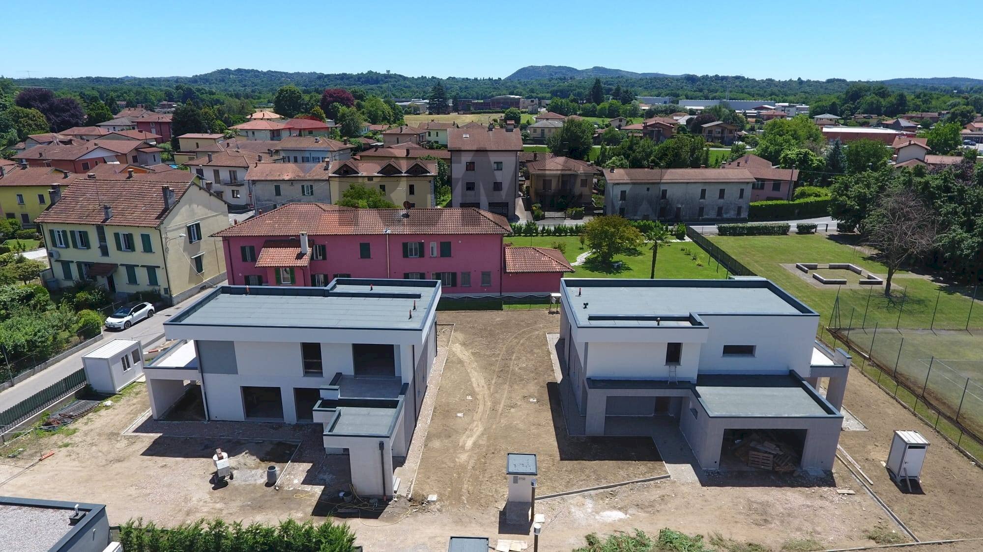 Edificio all\'aperto - Villa VIA CARDUCCI
 
1, Brebbia - photo 1