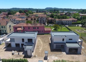 Edificio all\'aperto - Villa VIA CARDUCCI
 
1, Brebbia - photo 1
