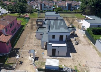 Edificio all\'aperto - Villa VIA CARDUCCI
 
1, Brebbia - photo 13