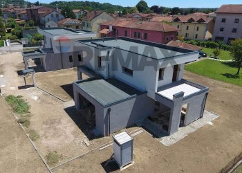 Edificio all\'aperto - Villa VIA CARDUCCI
 
1, Brebbia - photo 14