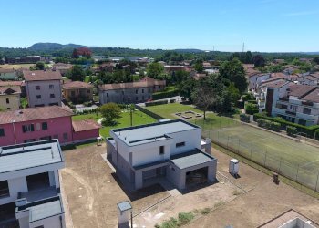 Edificio all\'aperto - Villa VIA CARDUCCI
 
1, Brebbia - photo 20