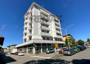 Edificio all\'aperto - Negozio Via Burattana
1, Busto Arsizio - foto 1