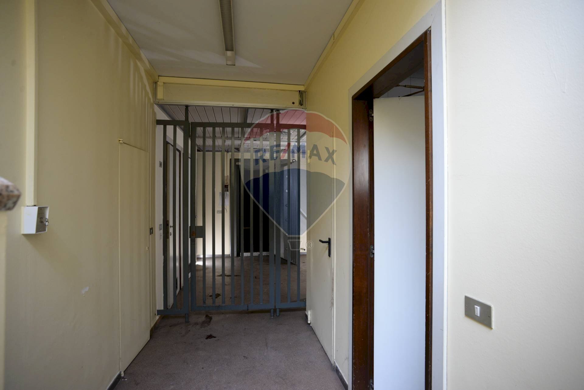 Hall / corridoio - Ufficio Via Cinque Giornate
 
55, Cassano Magnago - foto 3