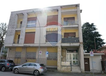 Edificio all\'aperto - Ufficio Via Cinque Giornate
 
55, Cassano Magnago - foto 1