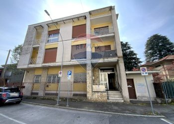 Edificio all\'aperto - Ufficio Via Cinque Giornate
 
55, Cassano Magnago - foto 6