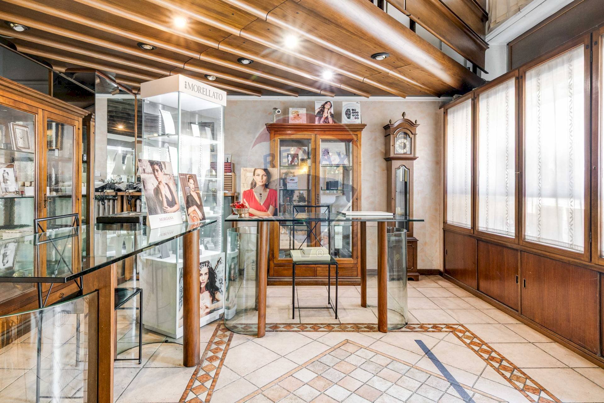 Sala da pranzo - Shop via sella
 
2b, Busto Arsizio - photo 3