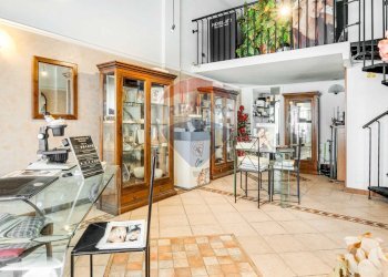 Sala da pranzo - Shop via sella
 
2b, Busto Arsizio - photo 13