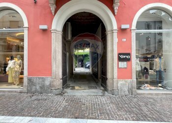 Edificio all\'aperto - Locale Commerciale via Manzoni
 
13, Gallarate - foto 2