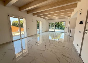 Foto 2 - Trilocale VIA BERNOCCHI
 
12, Cerro Maggiore - foto 2