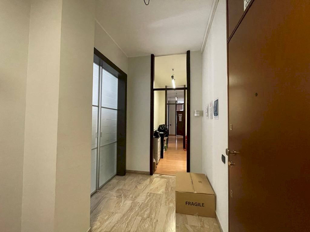 Foto 3 - Ufficio Piazzale Europa
 
2, Gallarate - foto 3