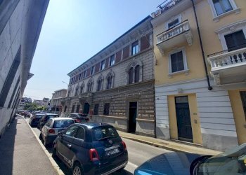 Foto 1 - Ufficio via arnaldo da brescia
 
1, Gallarate - foto 1