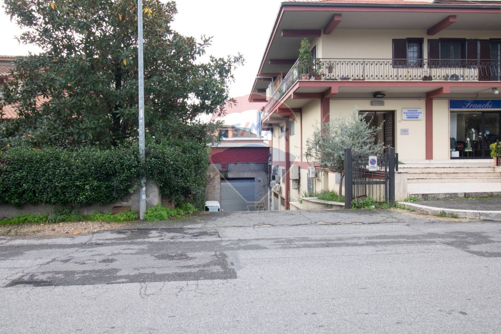 Casa all\'aperto - Locale Commerciale Via Pantano
10, Guidonia Montecelio - foto 3