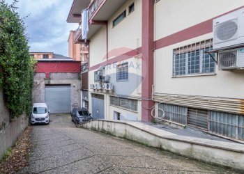 Edificio all\'aperto - Locale Commerciale Via Pantano
 
10, Guidonia Montecelio - foto 1