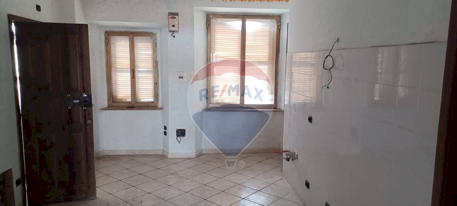 Stanza vuota - Trilocale via carseolana
 
23, Scurcola Marsicana - foto 3