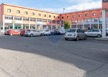 Edificio all\'aperto - Locale Commerciale Via della longarina
 
1, Guidonia Montecelio - foto 5