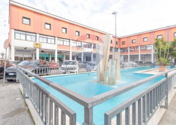 Piscina - Locale Commerciale Via della longarina
 
1, Guidonia Montecelio - foto 18