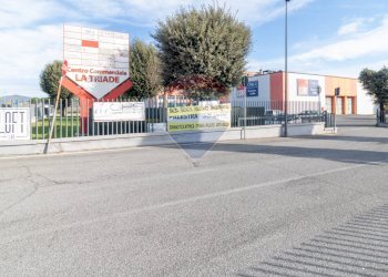 Edificio all\'aperto - Attività Commerciale via della longarina
 
1, Guidonia Montecelio - foto 2