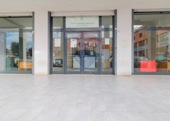 Edificio all\'aperto - Attività Commerciale via della longarina
 
1, Guidonia Montecelio - foto 8