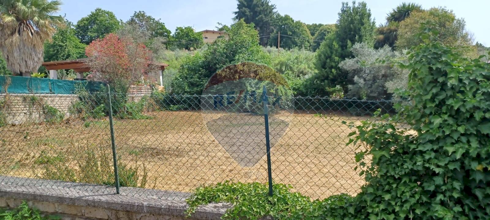 Giardino - Terreno edificabile Via di centogocce
snc, Lariano - foto 2