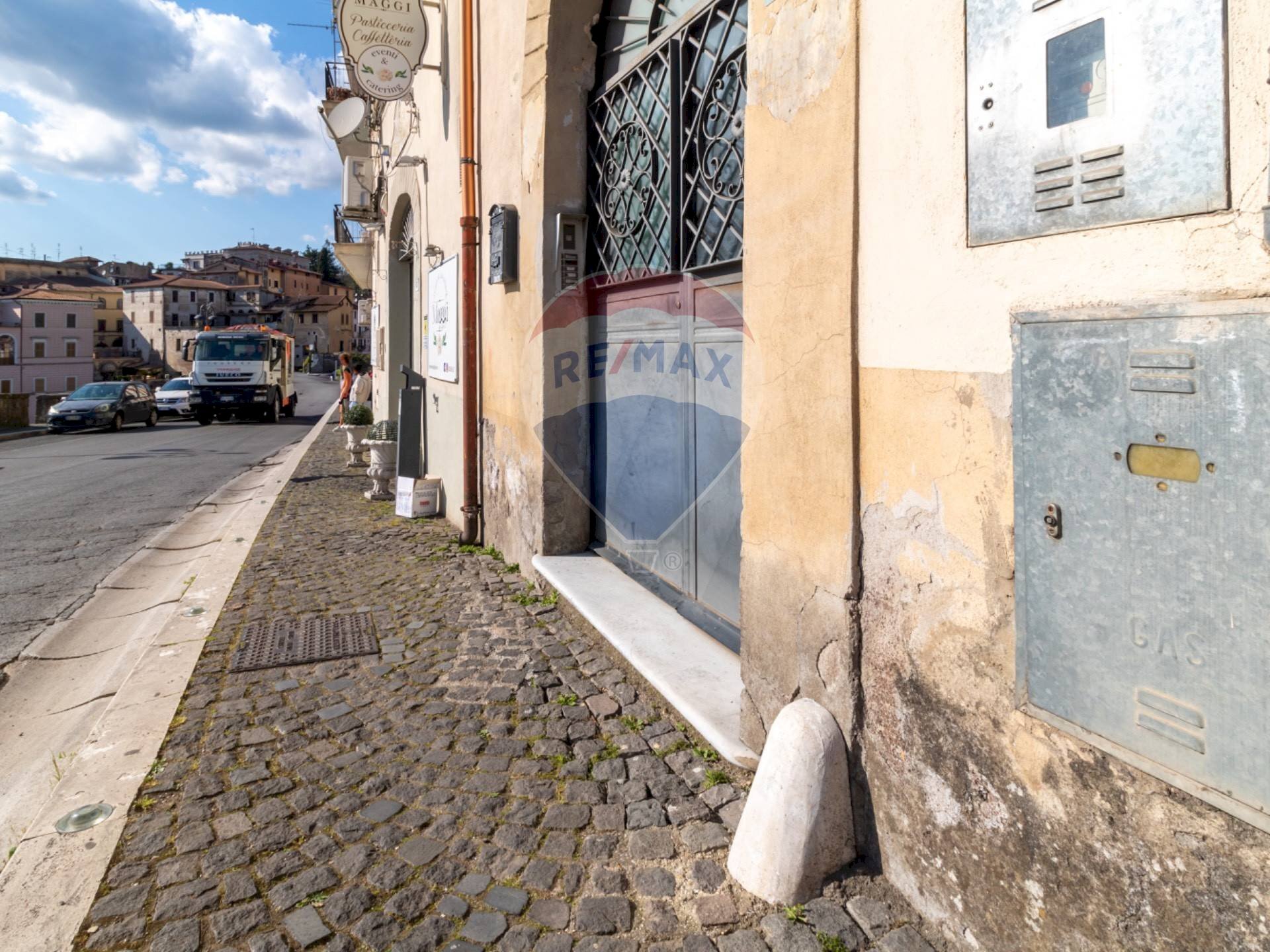 Edificio all\'aperto - Three-room apartment VIA CAVOUR
 
69, Cave - photo 2