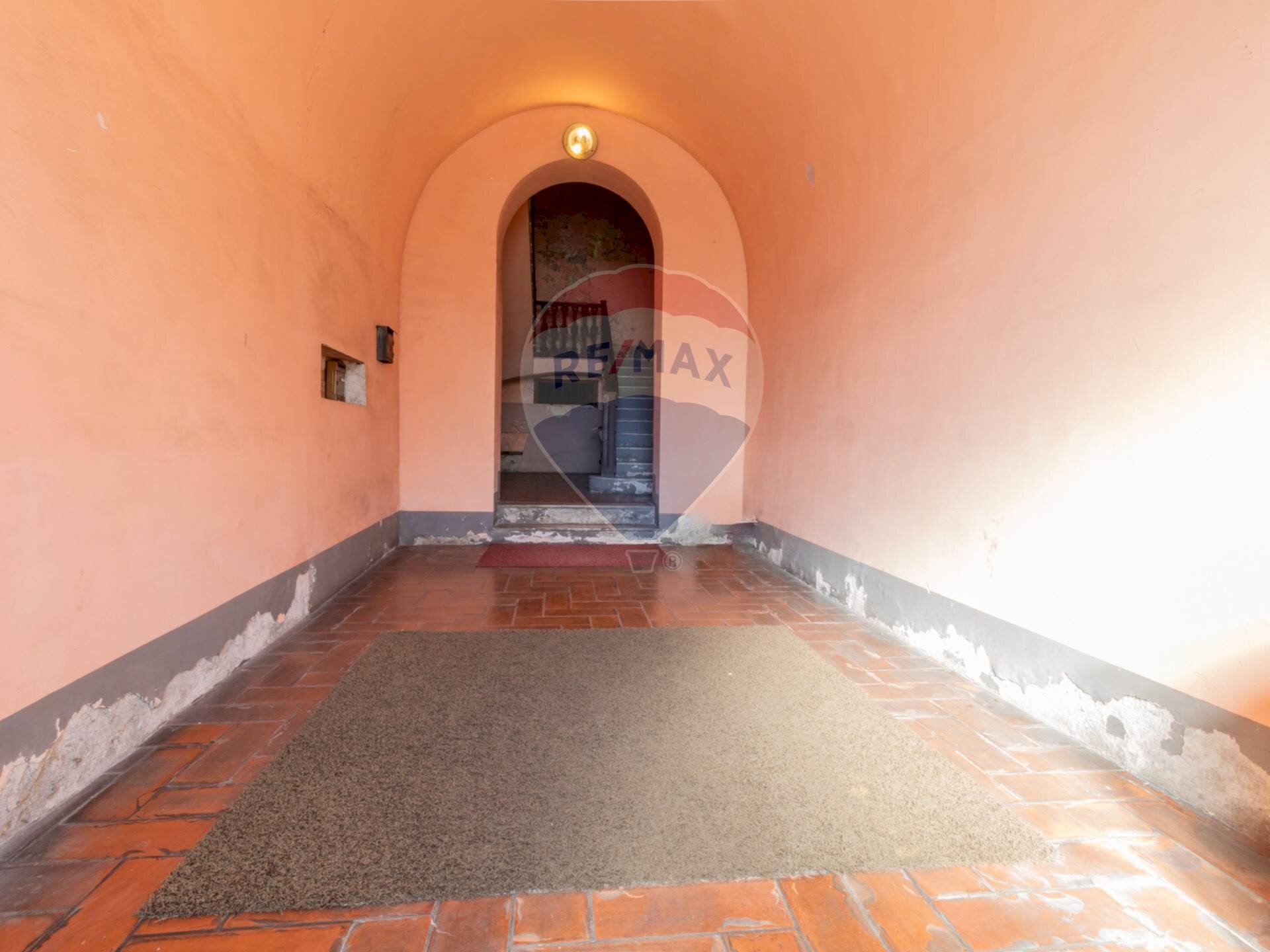 Hall / corridoio - Three-room apartment VIA CAVOUR
 
69, Cave - photo 3