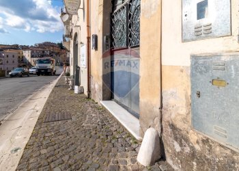 Edificio all\'aperto - Three-room apartment VIA CAVOUR
 
69, Cave - photo 2