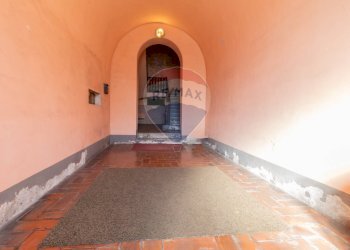 Hall / corridoio - Three-room apartment VIA CAVOUR
 
69, Cave - photo 3