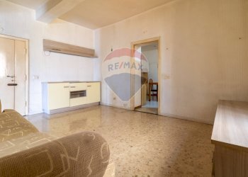 Soggiorno - Three-room apartment VIA CAVOUR
 
69, Cave - photo 16