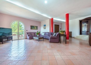 Salone - Villa Via Ippolito Nievo
 
23, Avetrana - foto 2