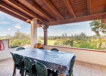 Veranda - Villa Via Ippolito Nievo
 
23, Avetrana - foto 3