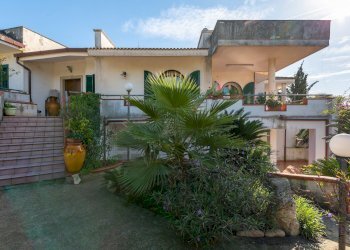 Giardino - Villa Via Ippolito Nievo
 
23, Avetrana - foto 5