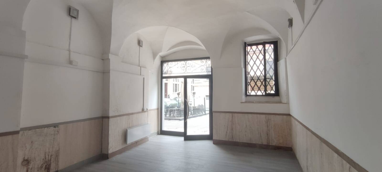 Foto 1 - Commercial Premises largo crivelli, Ascoli Piceno - photo 1