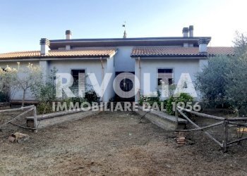 Esterno verso cancello - Villa Via Madonna Delle Grazie
 
snc, Canepina - foto 3