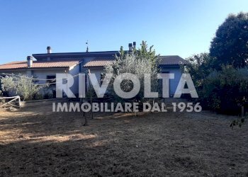 Esterno verso cancello - Villa Via Madonna Delle Grazie
 
snc, Canepina - foto 13