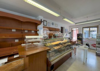 Foto 3 - Attività Commerciale Piazza Libertà
 
4, Remedello - foto 3