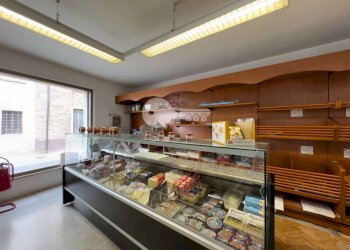 Foto 4 - Attività Commerciale Piazza Libertà
 
4, Remedello - foto 4