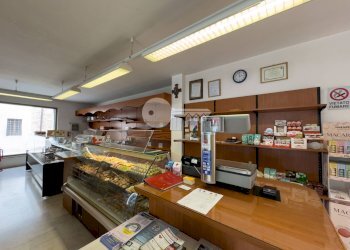 Foto 5 - Attività Commerciale Piazza Libertà
 
4, Remedello - foto 5