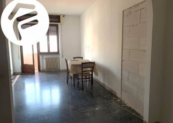 soggiorno - Four-room apartment via Galileo Galilei, Massa - photo 5