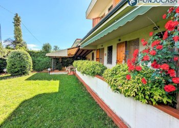 esterno - Casa semi indipendente Via Foce Morta
 
16, Montignoso - foto 2