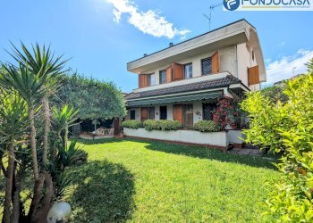 esterno - Casa semi indipendente Via Foce Morta
 
16, Montignoso - foto 1