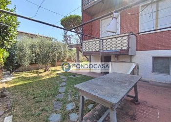 giardino di proprietà - Casa semi indipendente via labindo, Carrara - foto 3