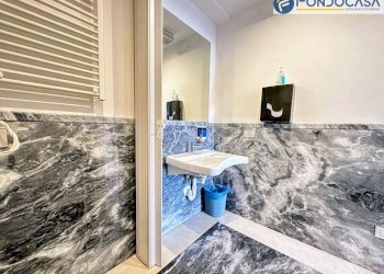 bagno - Attività Commerciale Via
24/D, Massa - foto 13