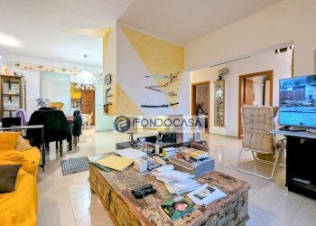 soggiorno - Four-room apartment Via Rocca
 
21, Massa - photo 8