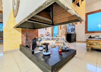 soggiorno - Four-room apartment Via Rocca
 
21, Massa - photo 11