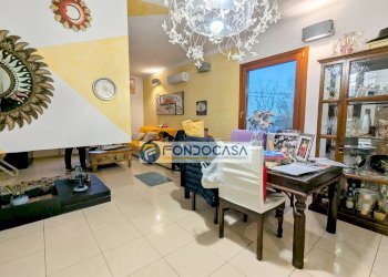 soggiorno - Four-room apartment Via Rocca
 
21, Massa - photo 12