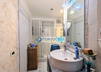 bagno padronale - Four-room apartment Via Rocca
 
21, Massa - photo 13